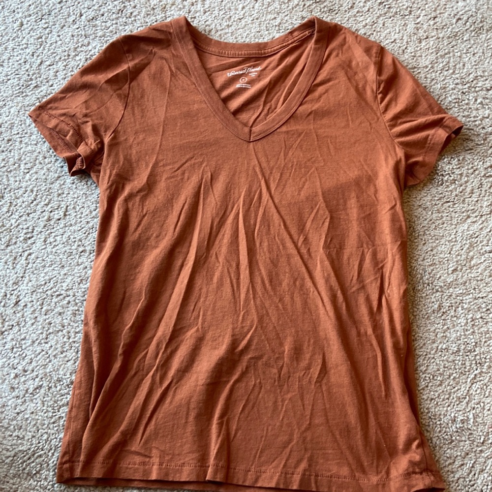 Women’s Small Universal Thread Tee-Shirt